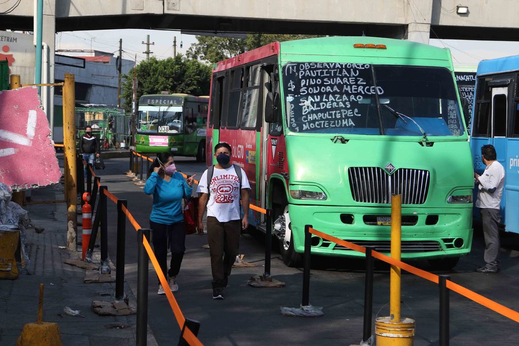 Tras el incendio en el STC Metro, usuarios ocupan unidades de transporte emergente. (ARCHIVO) 