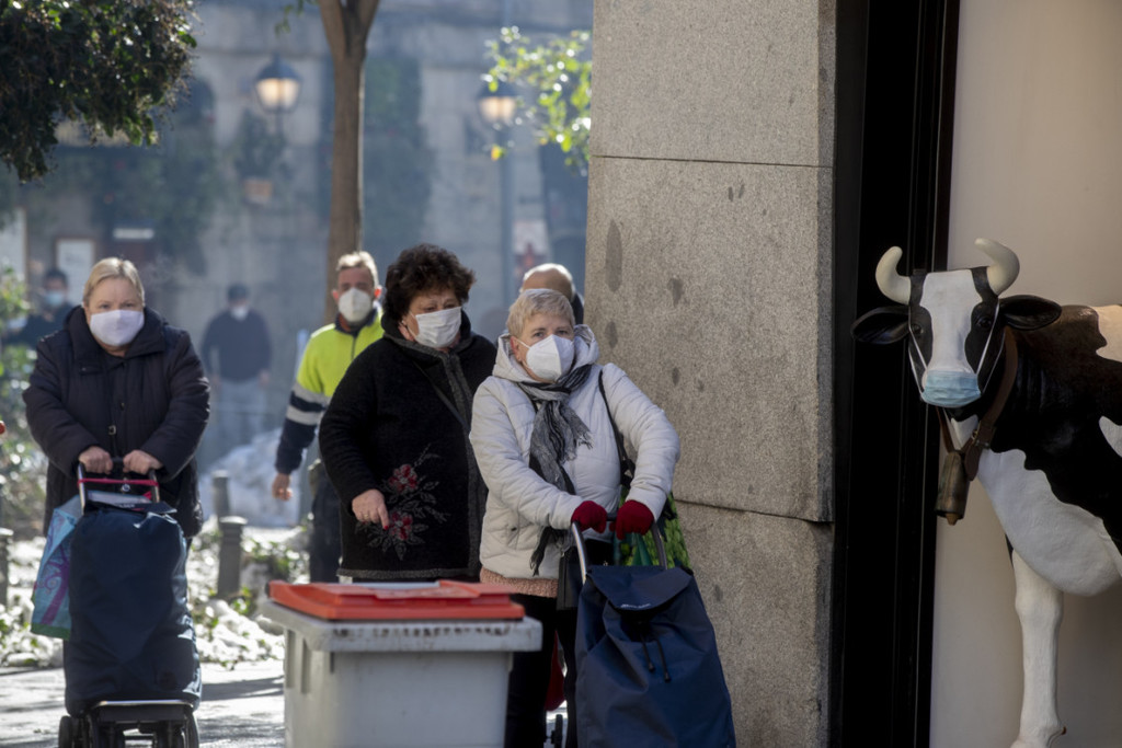 Según Sanidad de este viernes, se registraron 40,197 nuevos casos, una cifra diaria de contagios sin precedentes en España. (AP) 