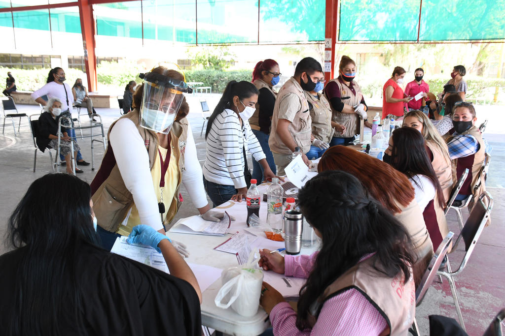 Para las personas de la tercera edad que cobran el recurso con orden de pago, se informa que habrá dos sedes de entrega ubicadas sobre el bulevar Revolución de Torreón. (ARCHIVO)