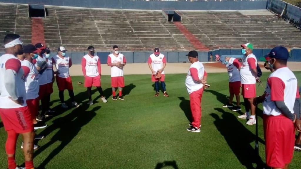 El equipo representativo de Panamá se dio cita en el Estadio Rod Carew, de la capital de ese país, para iniciar la concentración rumbo a la Serie del Caribe Mazatlán 2021, bajo el mando de su mánager, Alfonso Urquiola. (CORTESÍA)