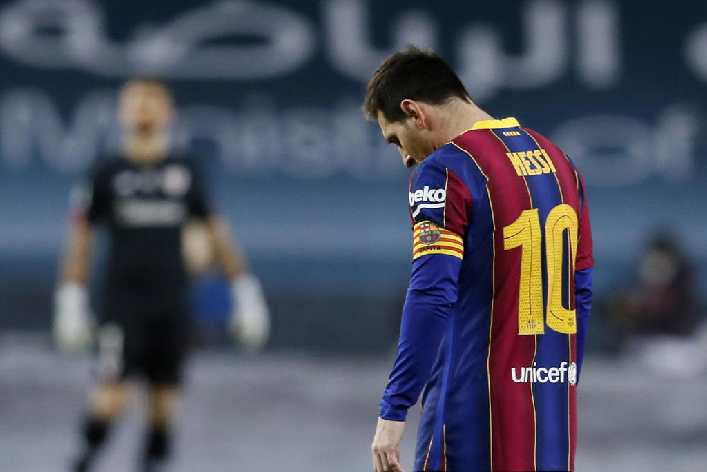 El argentino Leo Messi, expulsado en los últimos compases de la prórroga de la final de la Supercopa de España ante el Athletic, recibió una tarjeta roja por primera vez como jugador del Barcelona. (AGENCIAS)