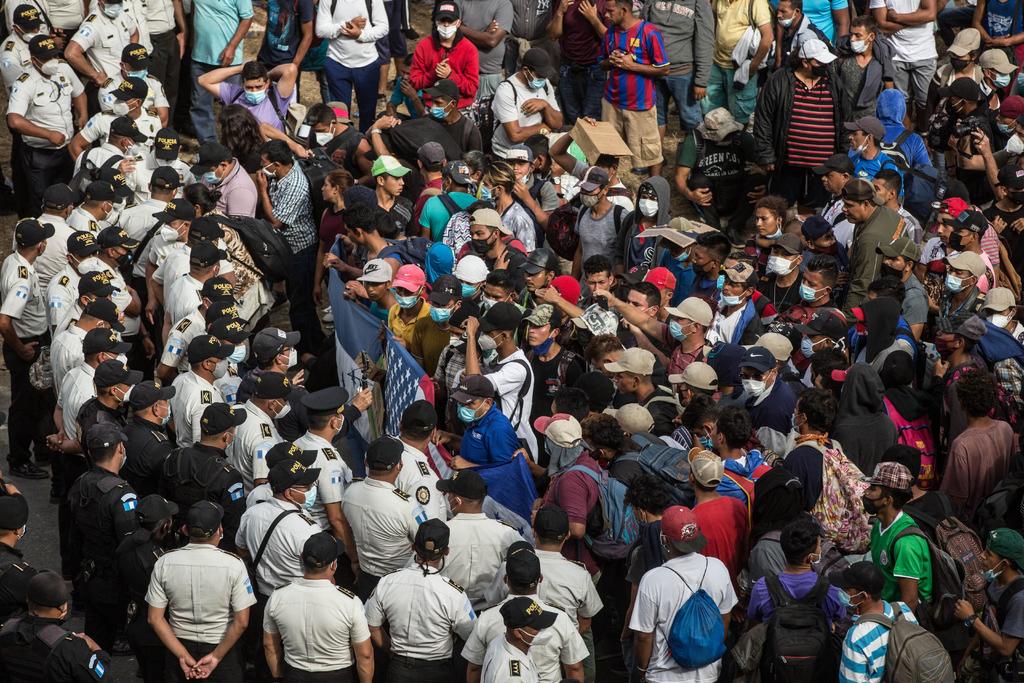 El Gobierno de Honduras exhortó este domingo al de Guatemala a investigar la represión de cuerpos de seguridad de ese país contra miles de hondureños que intentan llegar a Estados Unidos de manera ilegal. (ESPECIAL)