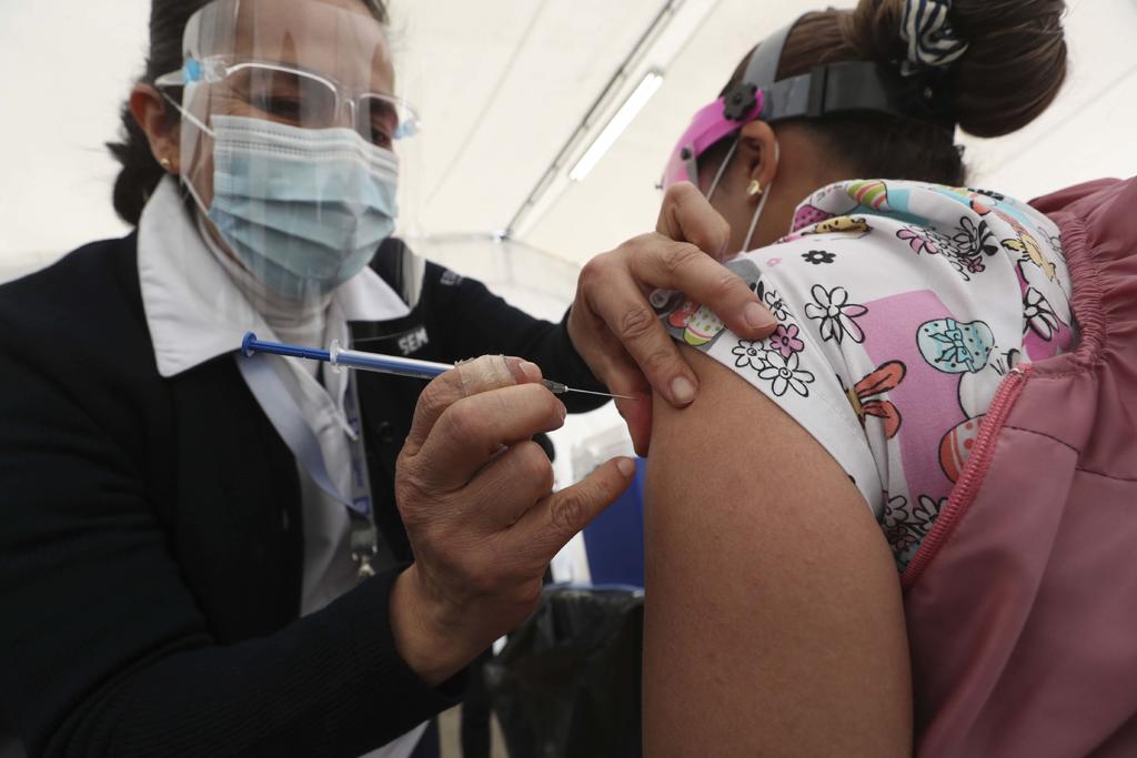 Garantiza Obrador que se continuará el esquema de vacunación establecido. (ARCHIVO)