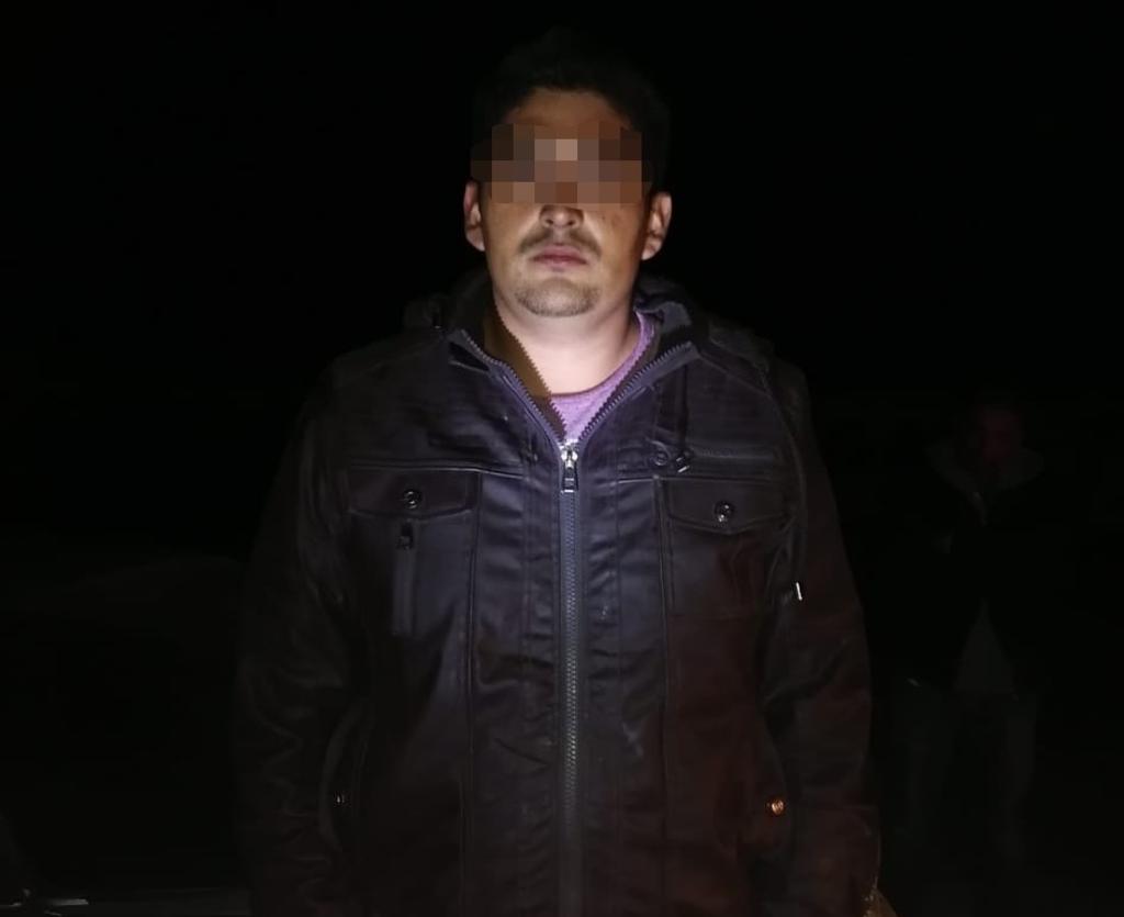 El detenido está identificado como Gregorio Daniel 'NN' , de 25 años de edad y con domicilio en el poblado León Guzmán.
(EL SIGLO DE TORREÓN)