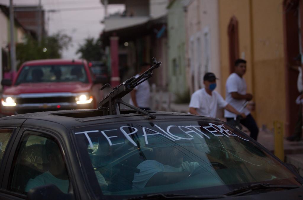  Habitantes y autoridades locales reportaron que un grupo armado identificado con el cártel Jalisco Nueva Generación ha perpetrado prolongados ataques en diferentes comunidades del municipio de Tepalcatepec, Michoacán. (ARCHIVO)