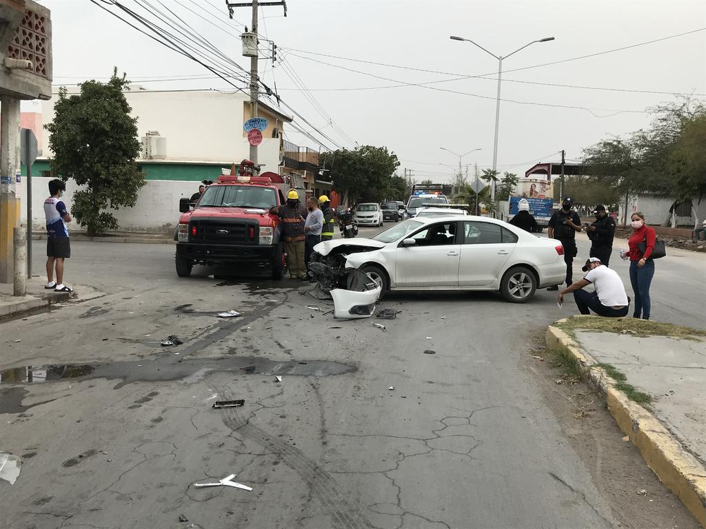 La tarde de este miércoles se registró un aparatoso accidente vial en la colonia La Fuente de la ciudad de Torreón, uno de los vehículos involucrados derribó un medidor de gas y provocó una fuga.
(EL SIGLO DE TORREÓN)