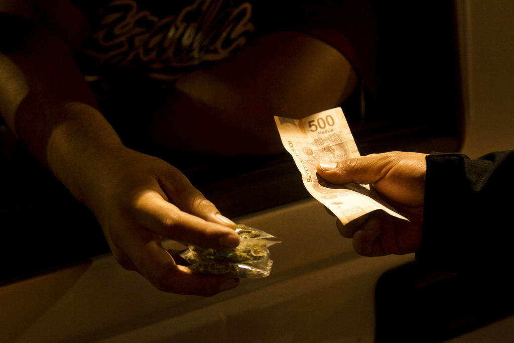De acuerdo al Sistema Nacional de Seguridad Pública (SNSP) del mes de enero al mes de diciembre del año 2020 se registraron un total de 17 mil carpetas por delitos de bienes jurídicos en Coahuila, de las cuales 10 mil 50 fueron por venta de narcóticos al menudeo o posesión simple, en su mayoría de marihuana.(ARCHIVO)