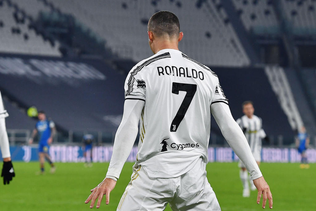 Cristiano Ronaldo, anotó la tarde de este miércoles el gol que lo convierte en el máximo goleador en la historia del futbol profesional. (ARCHIVO)
