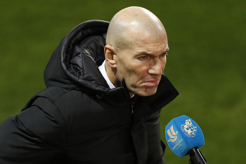 Zinedine Zidane, técnico del Real Madrid, mostró incertidumbre al ser preguntado sobre su continuidad en el banquillo tras la eliminación en dieciseisavos de la Copa del Rey ante un equipo de Segunda B como el Alcoyano. (EFE)