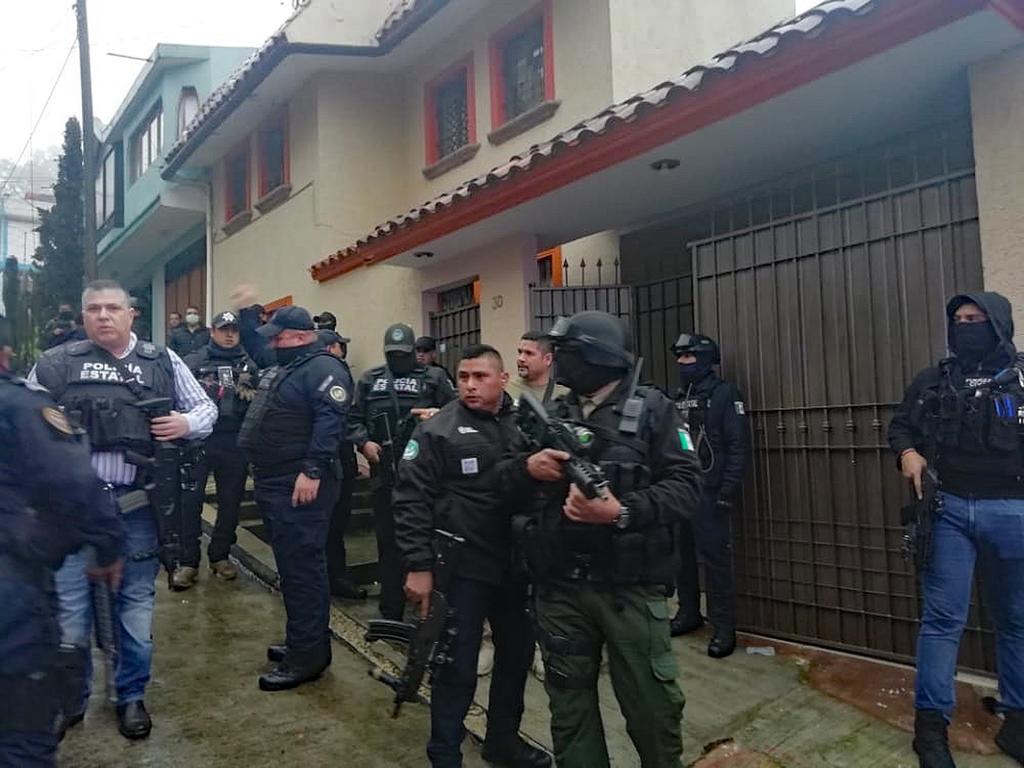 Un intenso tiroteo entre fuerzas policiales y una banda dedicada al secuestro dejó cinco presuntos delincuentes muertos, dos más detenidos y el rescate de seis víctimas del delito en el oriental estado mexicano de Veracruz, informaron este miércoles fuentes ministeriales. (EFE)