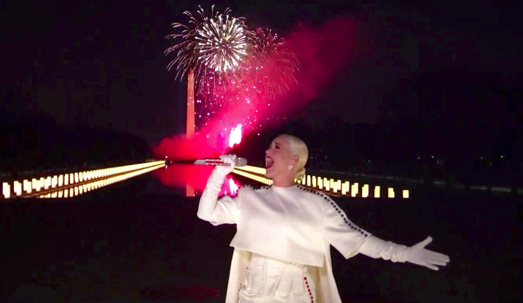 La noche cerró con Katy Perry, quien interpretó su tema “Firework”, el cual se ha convertido en un himno durante celebraciones como el 4 de julio.

