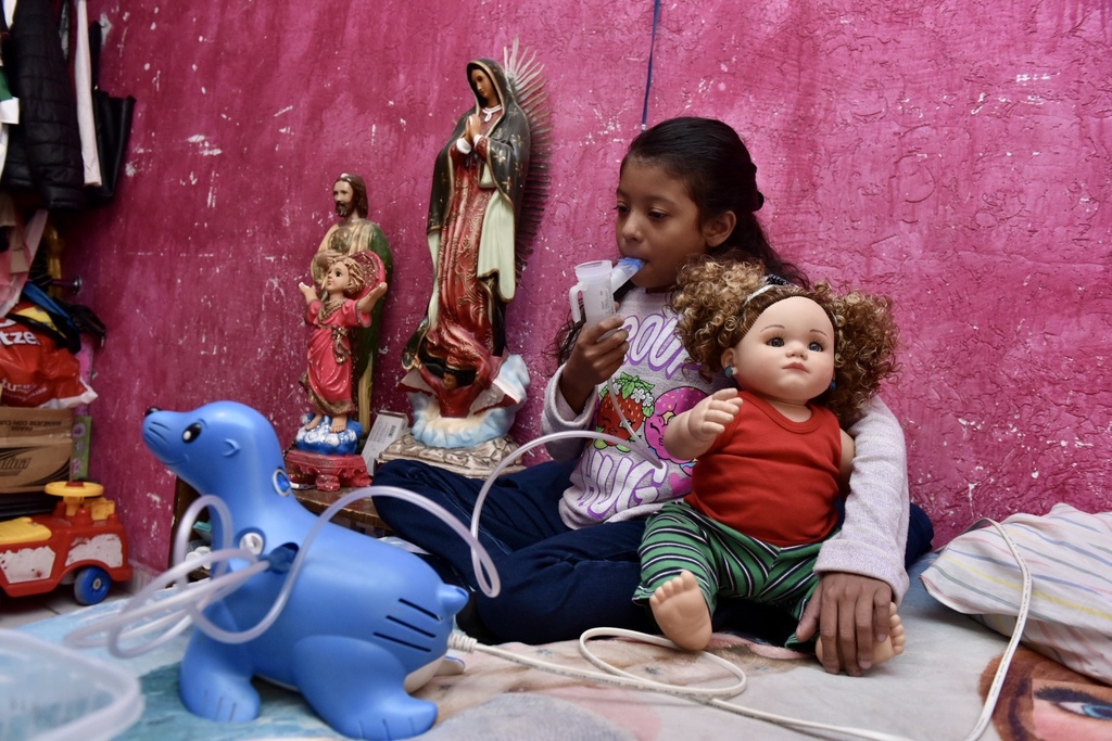 La pequeña Yareli Berenice necesita un tratamiento médico con un valor de 38 mil 500 pesos. (ÉRICK SOTOMAYOR)