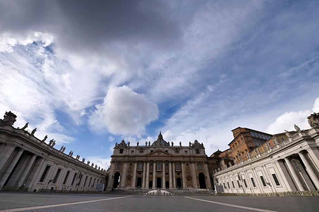 El Vaticano condenó hoy al expresidente del Instituto para las Obras de Religión (IOR), el banco de la Santa Sede, Angelo Caloia, y a su abogado, Gabriele Liuzzo, acusados de apropiación indebida y blanqueo de capitales. (ARCHIVO) 