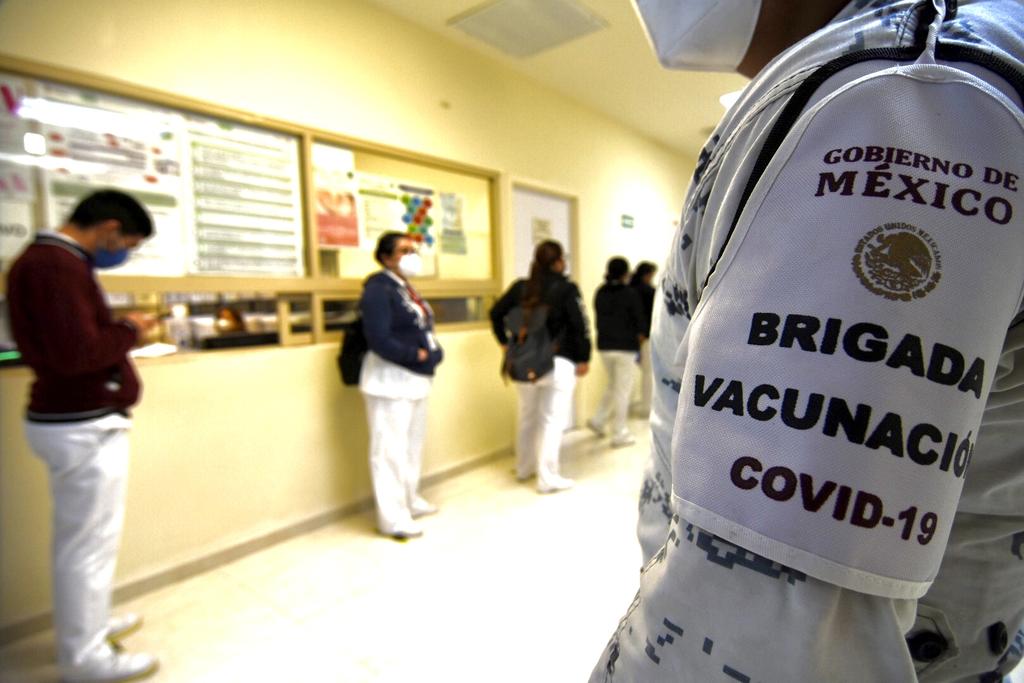 A partir de las ocho de la mañana de este jueves se empezaron a aplicar las vacunas en los hospitales de gobierno federales y estatales.(EL SIGLO COAHUILA)