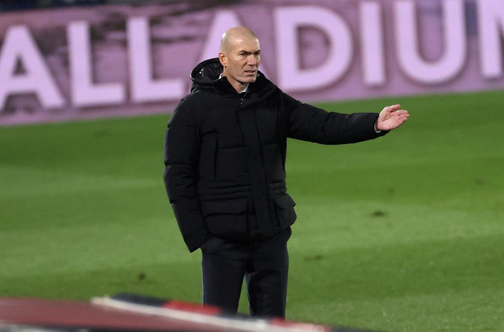 'El Real Madrid CF comunica que nuestro entrenador Zinedine Zidane ha dado resultado positivo en COVID-19', afirma. (ESPECIAL)
