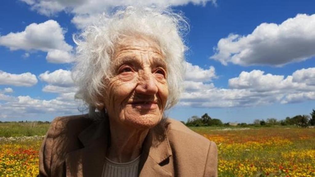 La cineasta Cecilia Mangini, pionera del documental en Italia, falleció hoy a los 93 años, tras una carrera que la convirtió en un referente del cine de no ficción y que la mantuvo en activo hasta 2020. (ESPECIAL) 