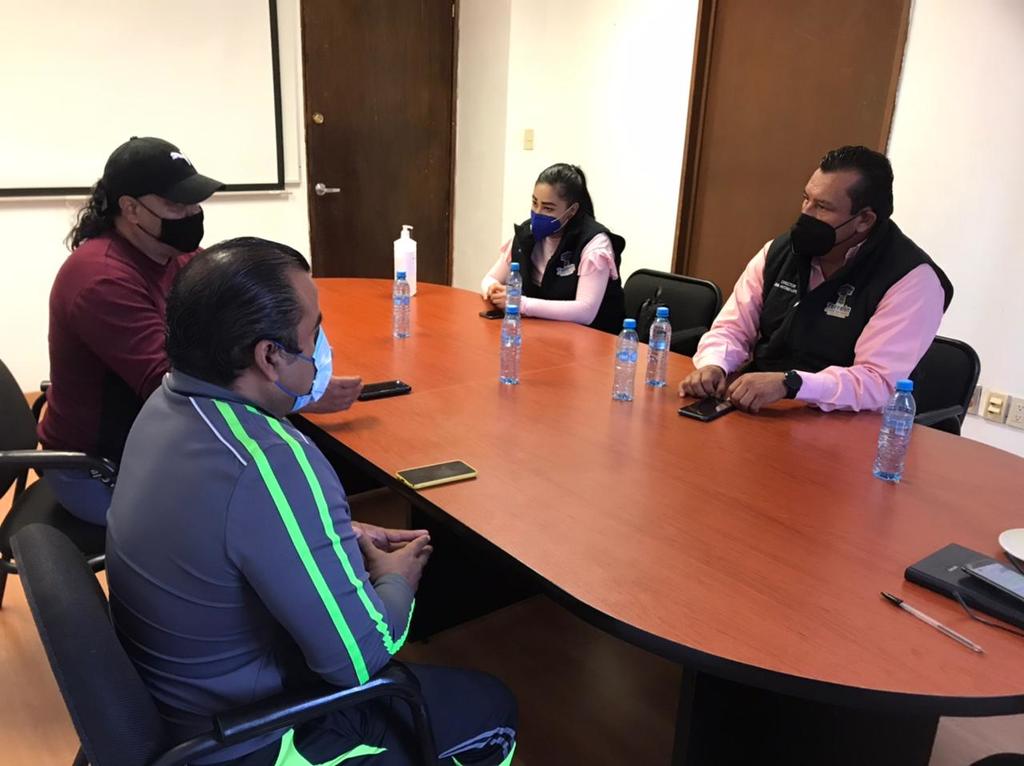 Autoridades del Municipio de Torreón y promotores de lucha libre, sostuvieron una productiva reunión y dieron un primer paso. (ESPECIAL)