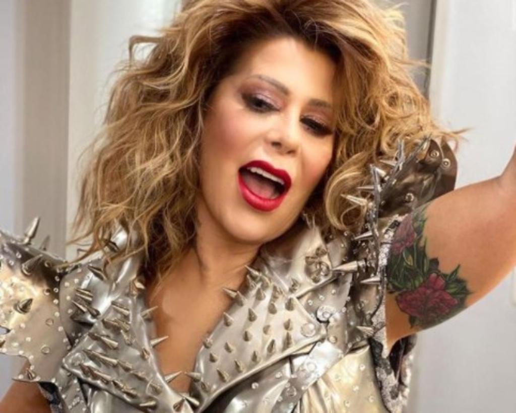Una vez más en redes sociales han criticado a la cantante Alejandra Guzmán por lucir 'irreconocible' por presuntos 'arreglitos' en el rostro. (Especial) 