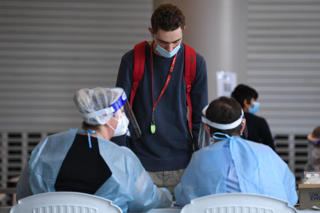 Australia anunció este lunes la aprobación de la vacuna contra la COVID-19 de Pfizer, la primera contra esta enfermedad que obtiene la luz verde en el país oceánico, en donde se prevé comenzar con las primeras inoculaciones a finales de febrero. (ESPECIAL)