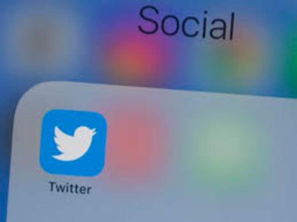 Turquía prohibió el martes la publicidad en Twitter, Periscope y Pinterest por incumplir una polémica nueva ley que exige que las plataformas de redes sociales nombren representantes legales en el país. (ESPECIAL) 
