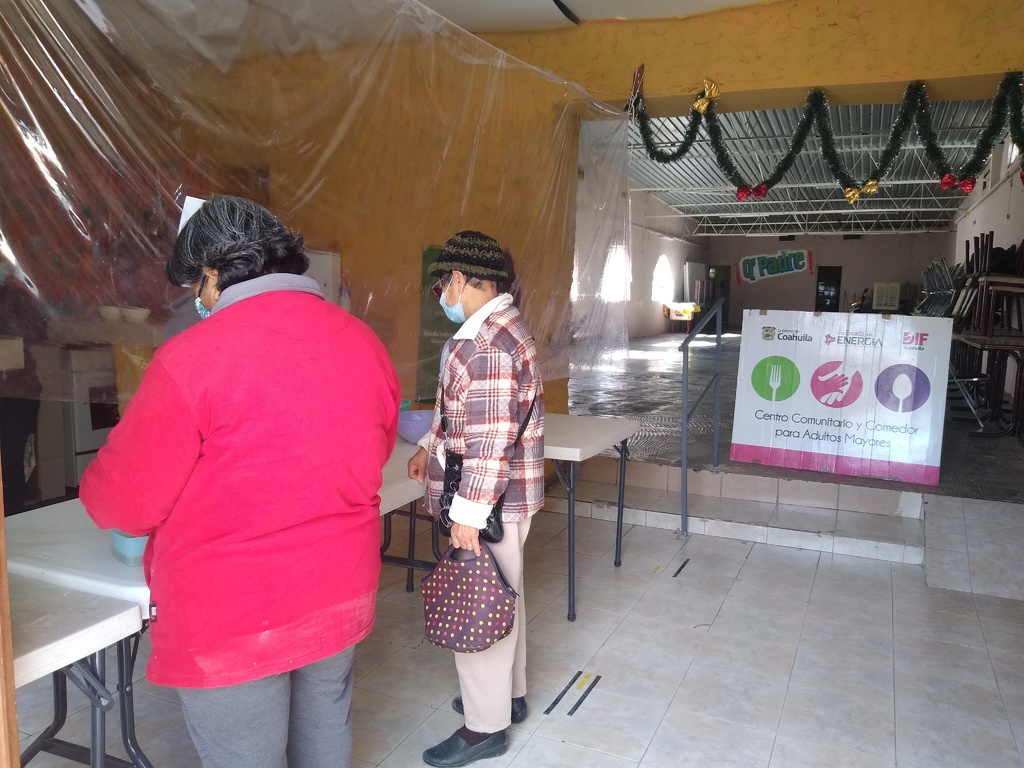 A diario se atiende a 48 adultos mayores en el Comedor del DIF en el municipio de Matamoros, Coahuila. (EL SIGLO DE TORREÓN) 