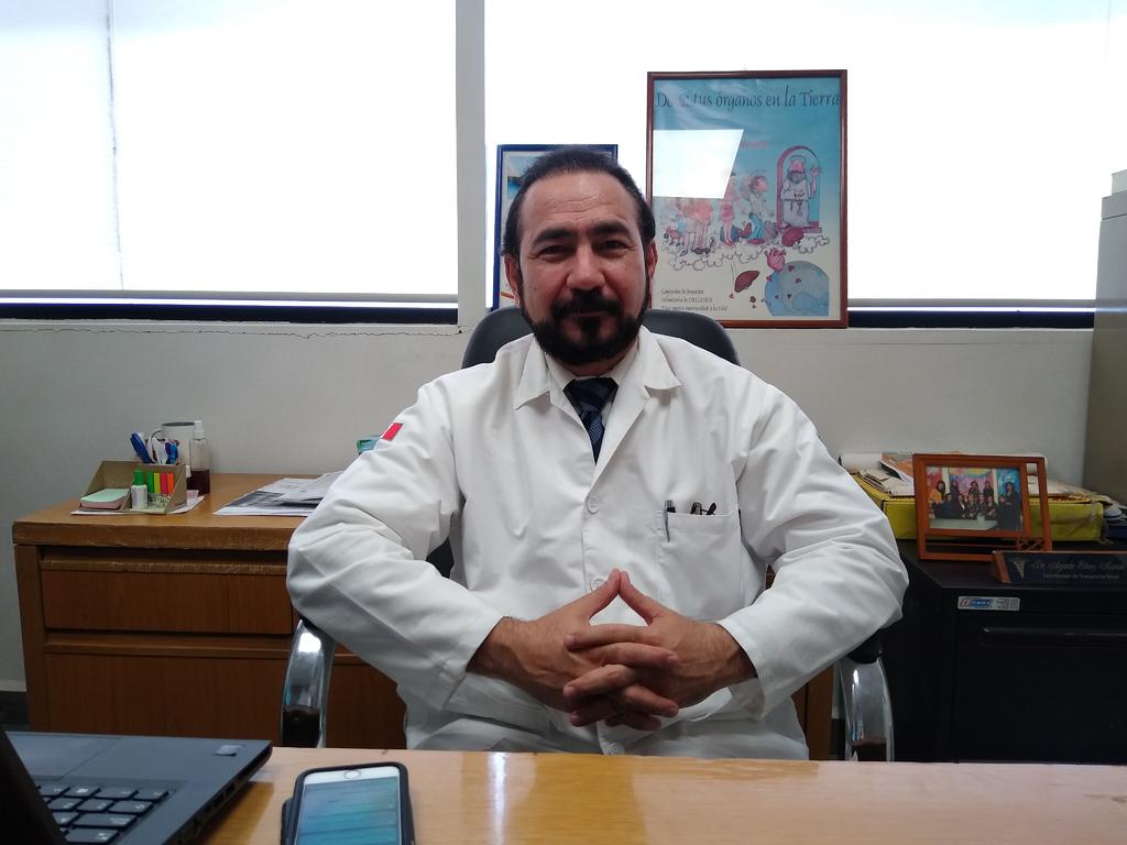 Alejandro Gómez Alvarado, director del Hospital General del ISSSTE 'Dr. Francisco Galindo Chávez' de Torreón se defendió de las acusaciones vertidas por el personal que protestó ayer por una supuesta falta de transparencia en la aplicación de vacunas contra el COVID-19 y en la contratación de recursos humanos para fortalecer la atención durante la pandemia.
(EL SIGLO DE TORREÓN)