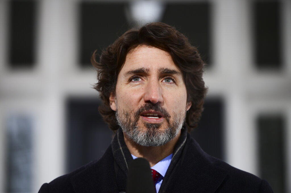 El primer ministro de Canadá Justin Trudeau dijo que sería muy preocupante si la Unión Europea impidiera que Canadá reciba dosis de la vacuna contra el COVID-19 provenientes de Europa. (ESPECIAL)