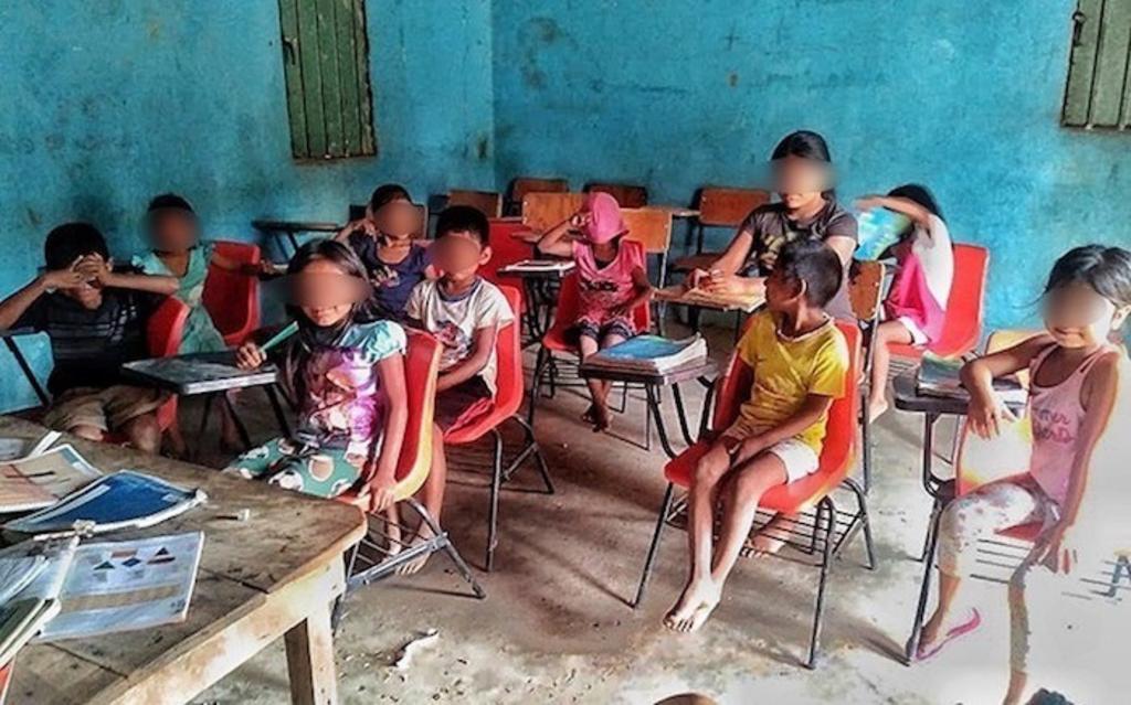 Rihanna Matus Orozco pisó por primera vez el Preescolar Juan Escutia, en la colonia Vallejo de Juchitán, en 2017, el año del sismo, así que su primera aula fue una carpa color café donada por una organización; en otras ocasiones, la explanada de la escuela fue su salón de clases.
(ARCHIVO)