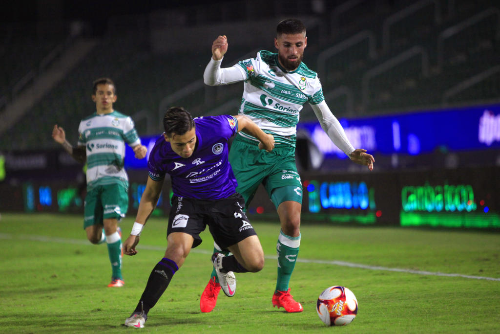 El chileno Ignacio Jeraldino, delantero del Santos Laguna, aseveró este viernes que la mayor fortaleza del equipo debe sentirse en sus juegos como local. (JAM MEDIA)
