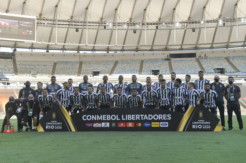 Marinho batalló este sábado en solitario, pero se fue en blanco en la final de la Copa Libertadores 2020 que el Santos perdió por 1-0 ante el Palmeiras en el estadio Maracaná de Río de Janeiro. (AP)
