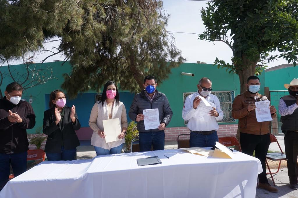 En el ejido San Miguel tuvo lugar la firma del convenio entre autoridades municipales de Matamoros y Diconsa para ofrecer a las familias productos de la canasta básica a bajo precio. (EL SIGLO DE TORREÓN)