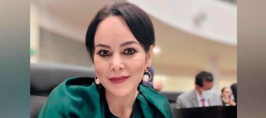 El periodista Carlos Alberto Figueroa Calderón presentó una denuncia en el Ministerio Público en contra de la diputada local de Morena, y aspirante a la alcaldía de Nuevo Laredo, Carmen Lilia Cantúrosas Villarreal, 'por los posibles hechos que pudieran configurar algún delito, como es el de amenazas y el que le resulte'. (ESPECIAL)