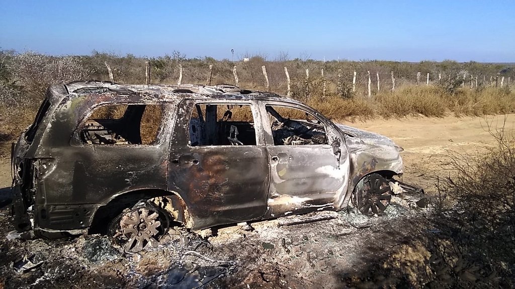 La camioneta Toyota Sequoia, con placas RKY-418-A, fue asegurada el 5 de diciembre por el INM, en Escobedo, luego de que la Policía municipal descubrió una casa donde se refugiaban 66 migrantes.