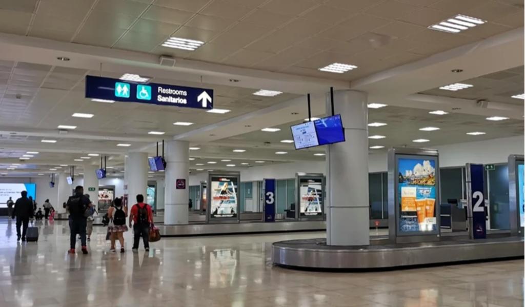 El Instituto Nacional de Migración (INM) denegó la entrada a México a un grupo de ciudadanos originarios de Rumania, quienes intentaron ingresar al país a través del Aeropuerto Internacional de Cancún, para vacacionar. (ESPECIAL)