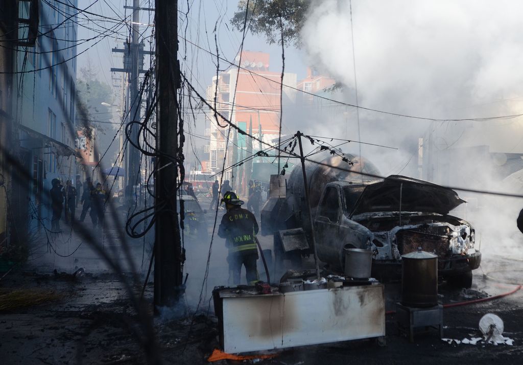 El incendio afectó al menos cuatro locales del mercado, otros tres locales en las calles, dos viviendas y dos vehículos.