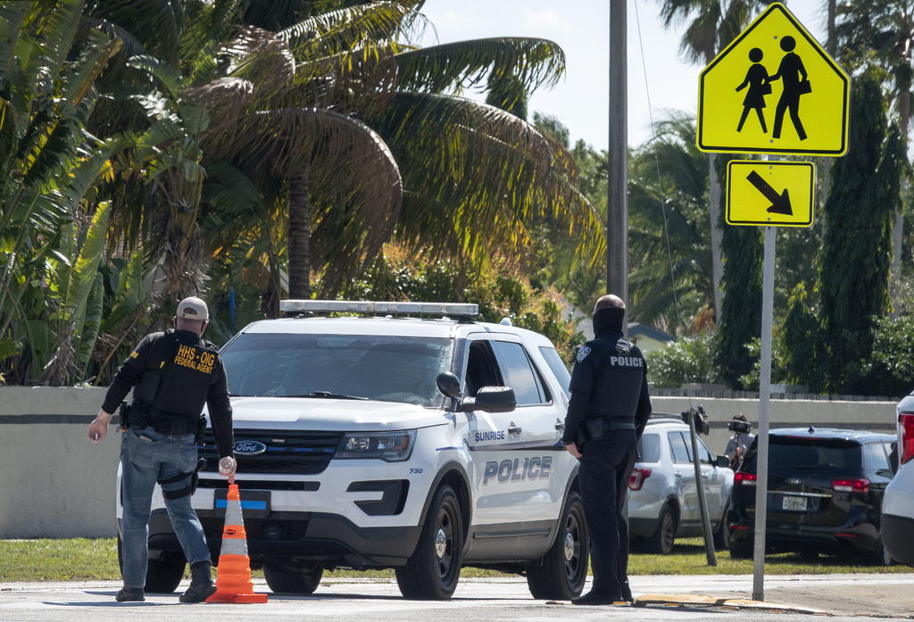 Los dos agentes del FBI fallecidos este martes durante una operación en Sunrise, en el sur de Florida (EUA) por un caso de abuso infantil fueron emboscados por el sospechoso, quien les disparó a través de la puerta con un rifle y luego se quitó la vida, según informaciones publicadas este miércoles. (ARCHIVO) 