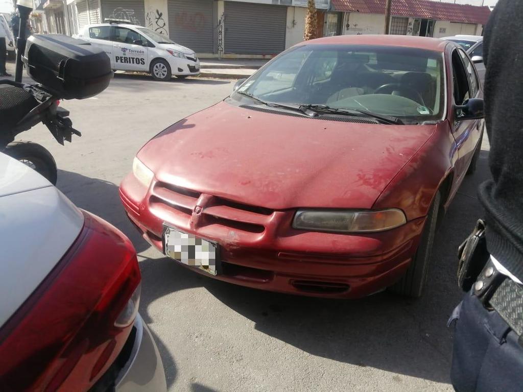 El vehículo señalado como responsable es un Dodge Stratus, color rojo, modelo 1999, que era conducido por Martín de 30 años de edad.
(EL SIGLO DE TORREÓN)