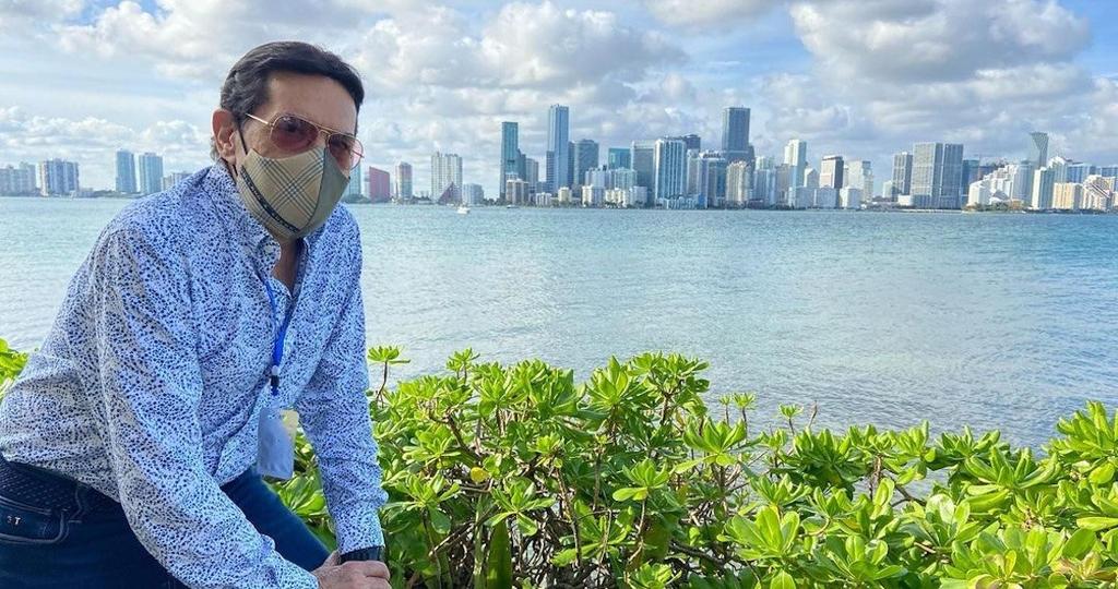 Ante la controversia que se causó luego de que Juan José Origel viajó a Estados Unidos para aplicarse la vacuna COVID-19, el conductor se presentó en el programa de televisión Hoy para aclarar que la dosis que él recibió fue parte de una convocatoria que hacen para que cualquier persona en el país vecino. (INSTAGRAM) 
