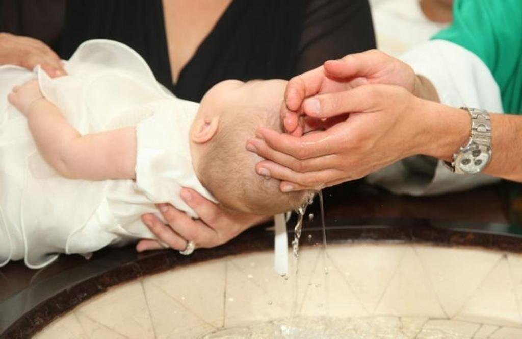 El menor sufrió un paro cardiaco tras ser bautizado (ESPECIAL)   