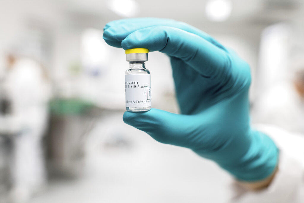 Johnson & Johnson solicitó el jueves a reguladores estadounidenses que otorguen autorización a la primera vacuna contra el COVID-19 de una sola aplicación, una opción de uso más sencillo que podría ayudar a solucionar los problemas de escasez. (ESPECIAL)