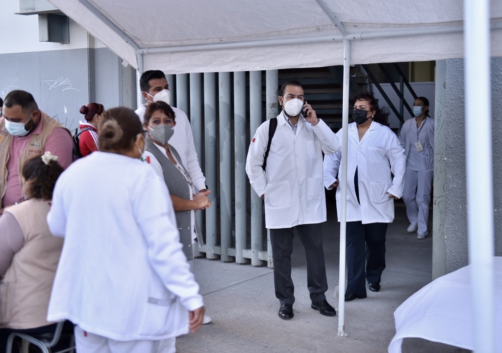 Un grupo de trabajadores le había impedido el acceso a Alejandro Gómez, director del Hospital General 'Dr. Francisco Galindo'. (ARCHIVO)