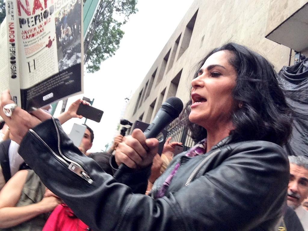 La demandante es Verónica Chávez, una de las dos agentes ministeriales que recibieron en una caseta de Puebla a Cacho Ribeiro. (TWITTER)