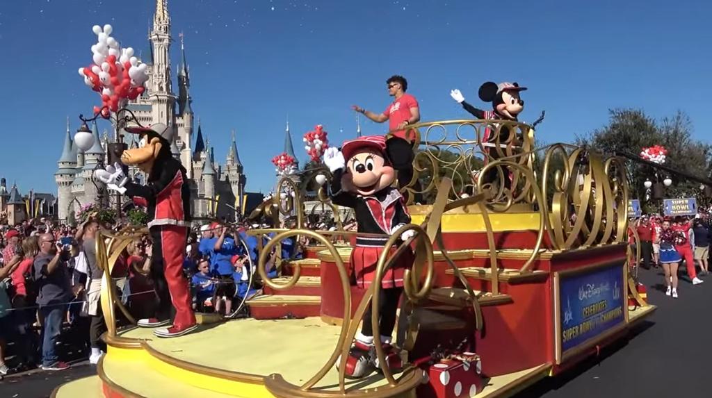 Walt Disney World anunció este viernes la suspensión del tradicional desfile de gala en Orlando con que homenajea todos los años al equipo ganador del Super Bowl, que se celebra este domingo en la ciudad de Tampa (costa oeste de Florida) entre los Chiefs de Kansas City y los Tampa Bay Buccaneers. (ESPECIAL)