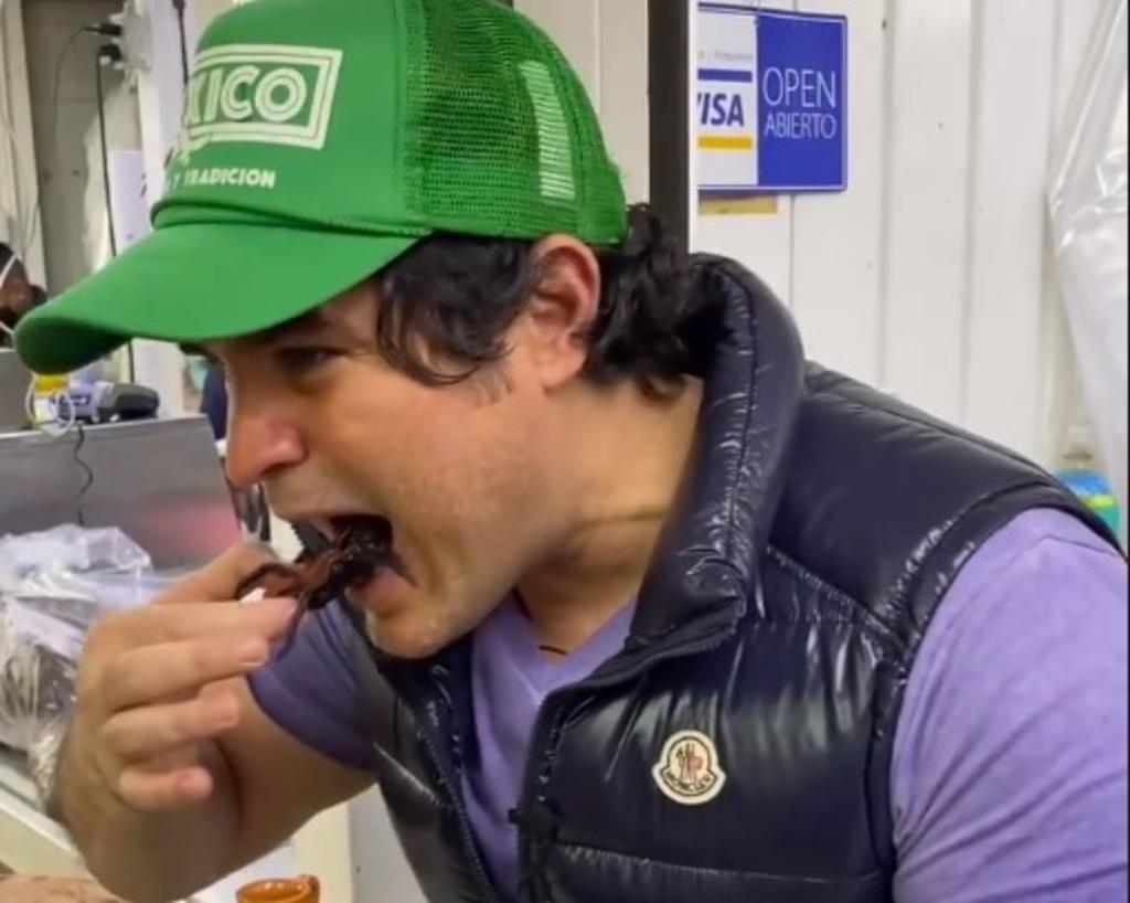 El actor Eduardo Verástegui llamó la atención de redes sociales al publicar un video donde come una tarántula en el Mercado de San Juan en la Ciudad de México. (Especial) 