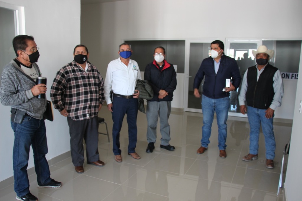 El alcalde de Lerdo, Homero Martínez, se reunió con empresarios y les presentó las nuevas oficinas