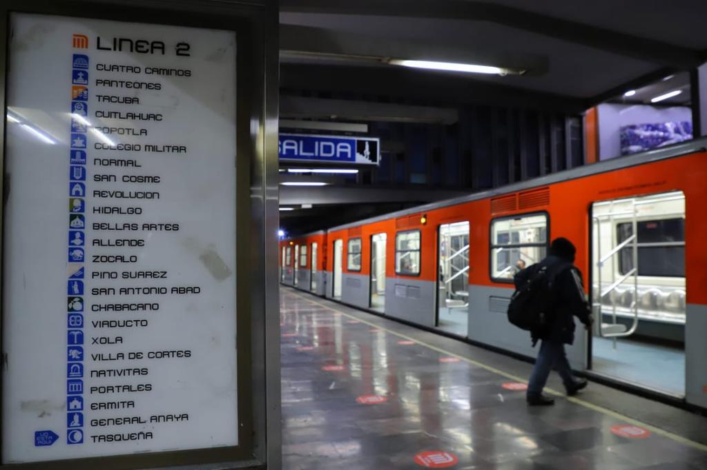 Este lunes reinició sus operaciones la Línea 2 que corre de Taxqueña a Cuatro Caminos con diez trenes en circulación. (TWITTER)