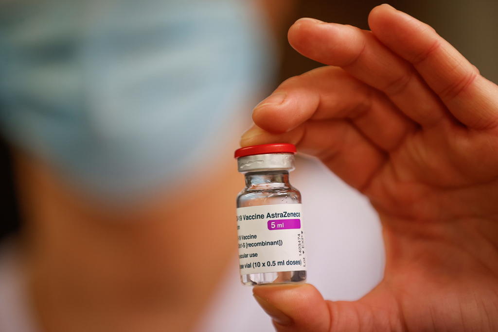 Distintas vacunas han mostrado variados niveles de eficacia a la hora de neutralizar una variante en concreto del coronavirus identificada inicialmente en Sudáfrica, con la vacuna de AstraZeneca como la que parece ofrecer la menor protección. (ARCHIVO) 
