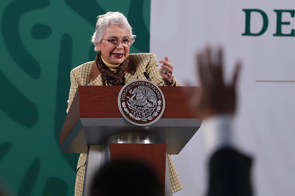En su conferencia mañanera de este lunes, López Obrador destacó el desempeño de Sánchez Cordero. (ARCHIVO)
