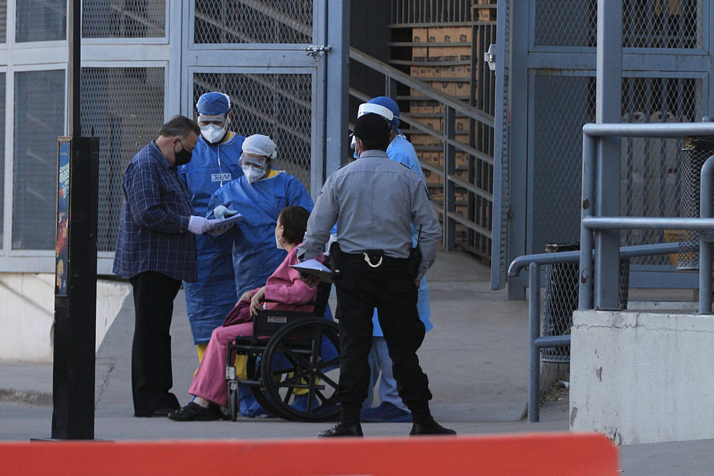 En medio de la literatura médica que se ha ido formando en torno a la búsqueda de una cura o un tratamiento contra el COVID-19, un trabajo que llevaron a cabo expertos de la salud de México ha sido evocado por los beneficios que se presentaron en el estudio piloto. (ARCHIVO)