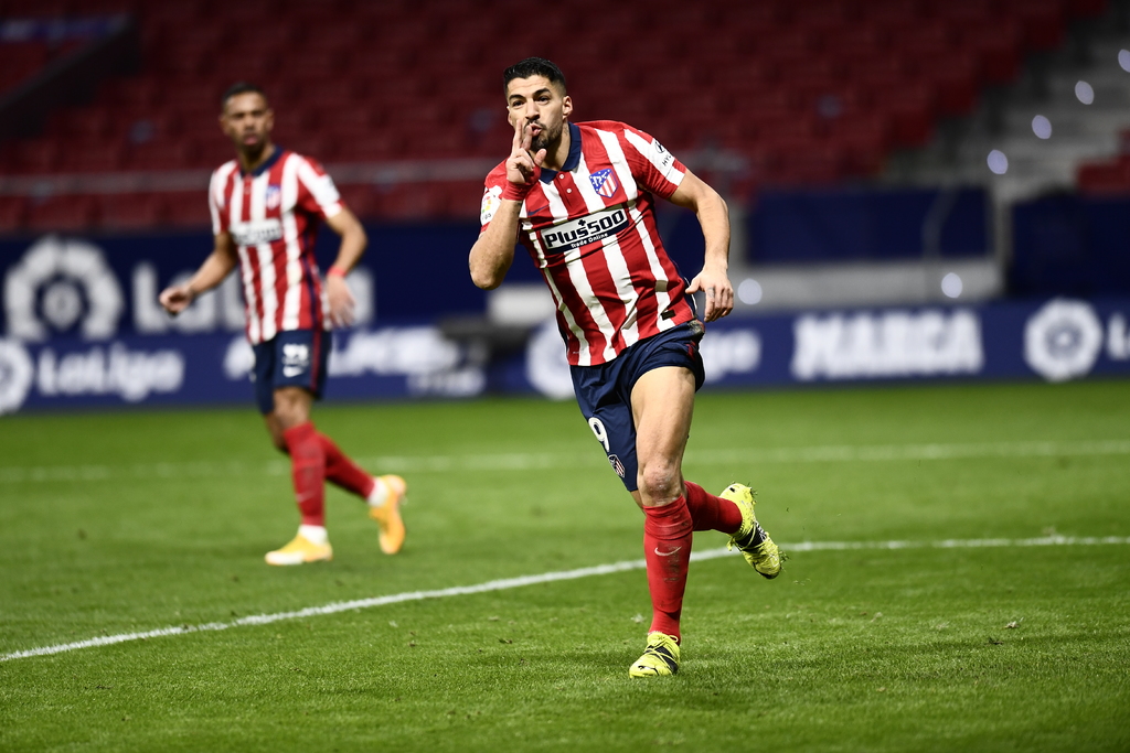 Luis Suárez marcó los dos goles del Atlético en el empate 2-2 con Celta. (AGENCIA)